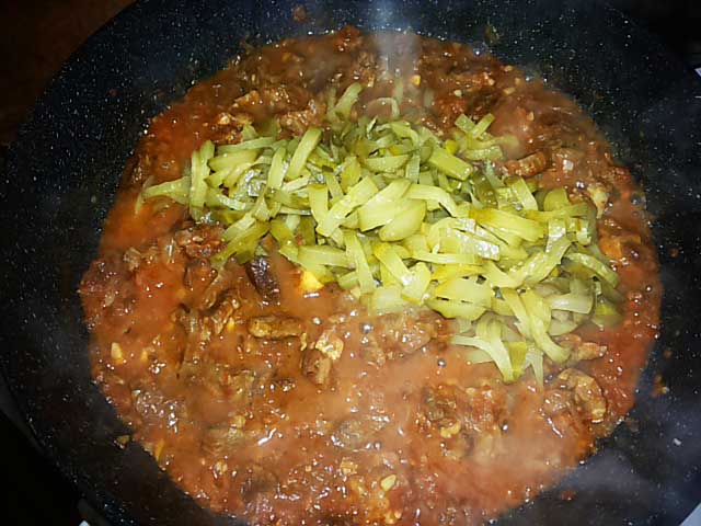 Азу по – татарськи з солоними огірками, покроковий рецепт з фото і відео