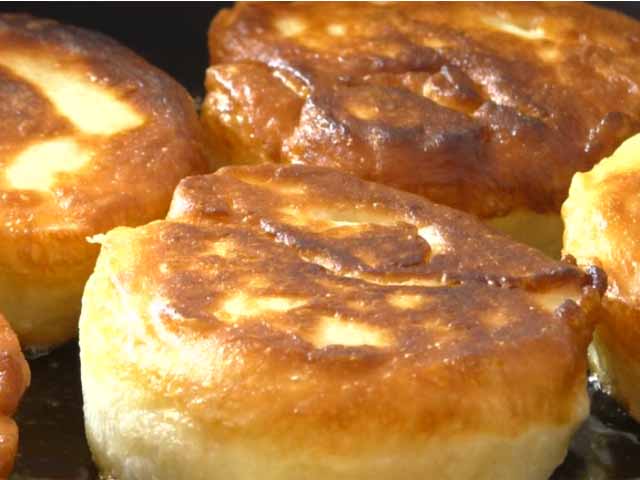 Пишні оладки на кефірі – 10 кращих і перевірених рецептів з фото і відео