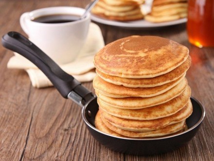 Товсті млинці на кефірі – смачні рецепти