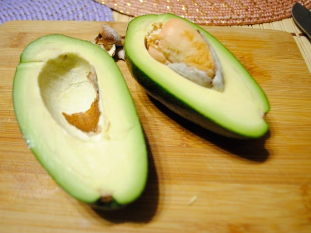 Салати з авокадо і консервованим тунцем — прості і смачні рецепти