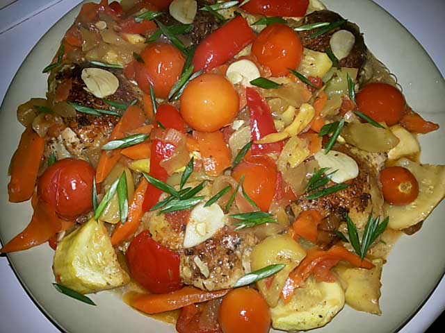 Курка тушкована з овочами – смачний рецепт з фото