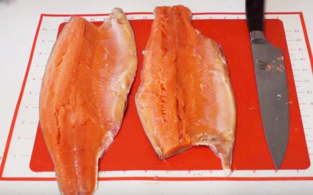 Сьомга, солона в домашніх умовах простими способами: солимо смачно і швидко