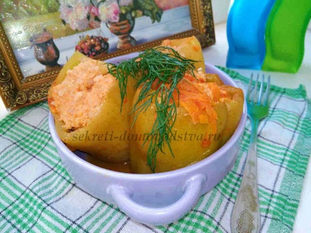 Перець, фарширований курячим фаршем і рисом