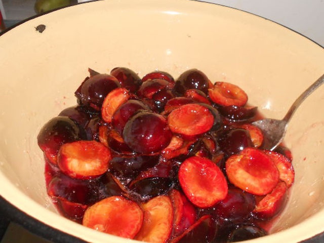 Варення зі сливи — прості домашні рецепти сливового варення на зиму