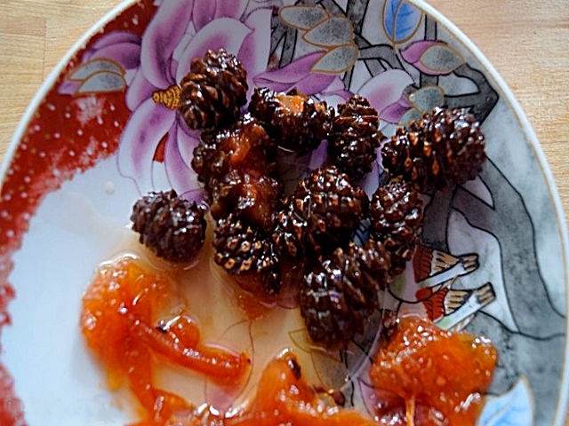 Варення із соснових шишок — корисні властивості і 9 способів його приготувати