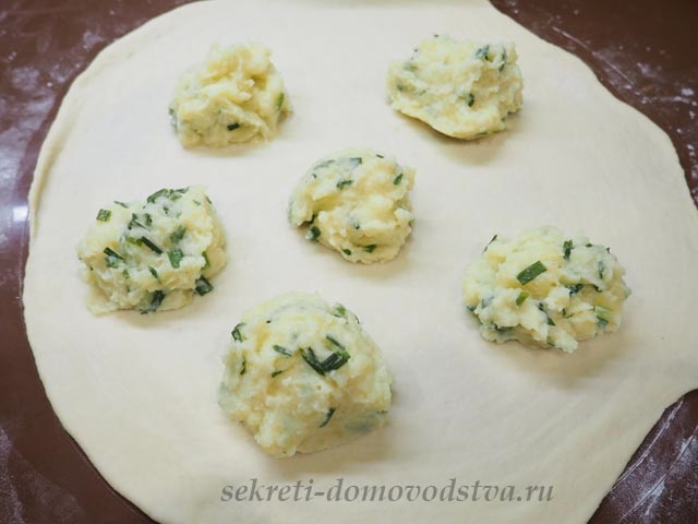 Пиріжки з картоплею в духовці — простий і смачний рецепт швидкого приготування