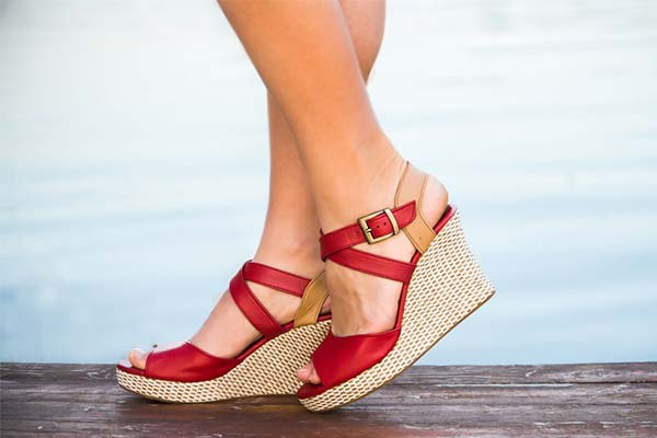 До чого сниться купувати босоніжки жінці чи чоловікові — 95 тлумачень із різних сонників