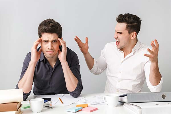 До чого сниться лаятись або сваритися з другом — 130 тлумачень із різних сонників