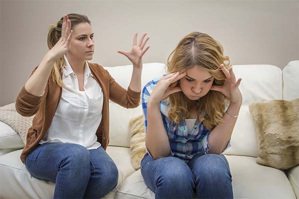 До чого сниться лаятися чи сваритися з матір'ю — 105 тлумачень із різних сонників