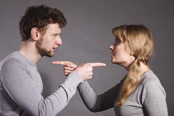 До чого сниться лаятися чи сваритися з небіжчиком — 129 тлумачень із різних сонників