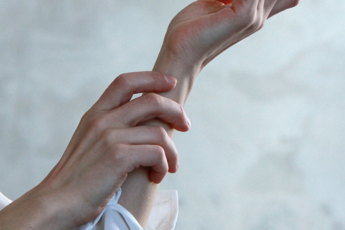 Найпоширеніші та дурні помилки, які шкодять шкірі рук і роблять нігті ламкими