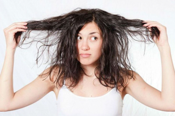 Чому після миття волосся має брудний вигляд