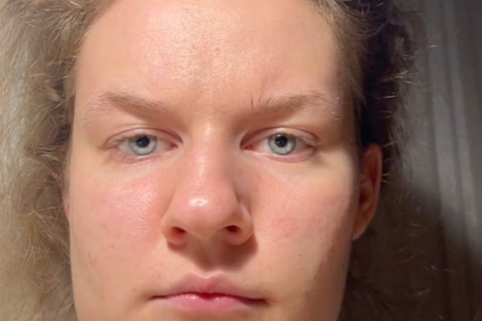 Дівчина розмістила ролик, в якому показала своє перетворення за допомогою макіяжу