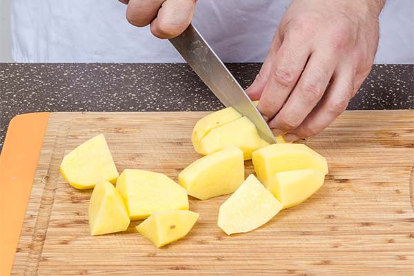 До чого сниться картопля жінці чи чоловікові — 148 тлумачень із різних сонників.