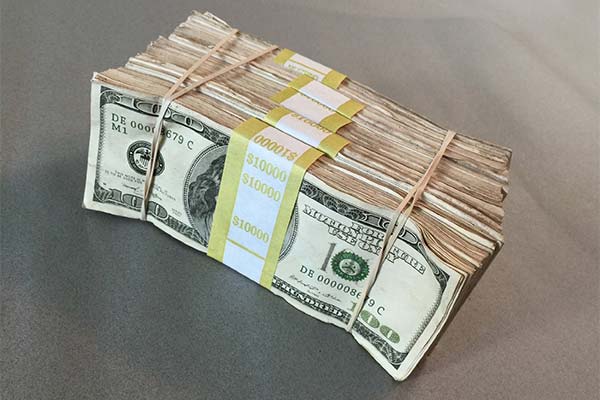 До чого сняться пачки паперових грошей — 130 тлумачень із різних сонників.