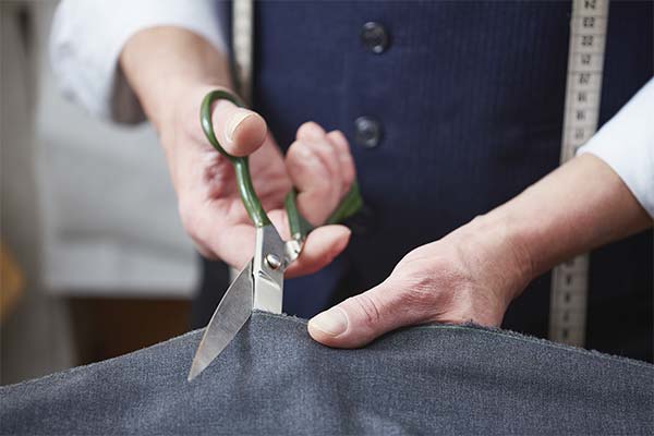 Сонник різати одяг: До чого сниться і що означає сон?