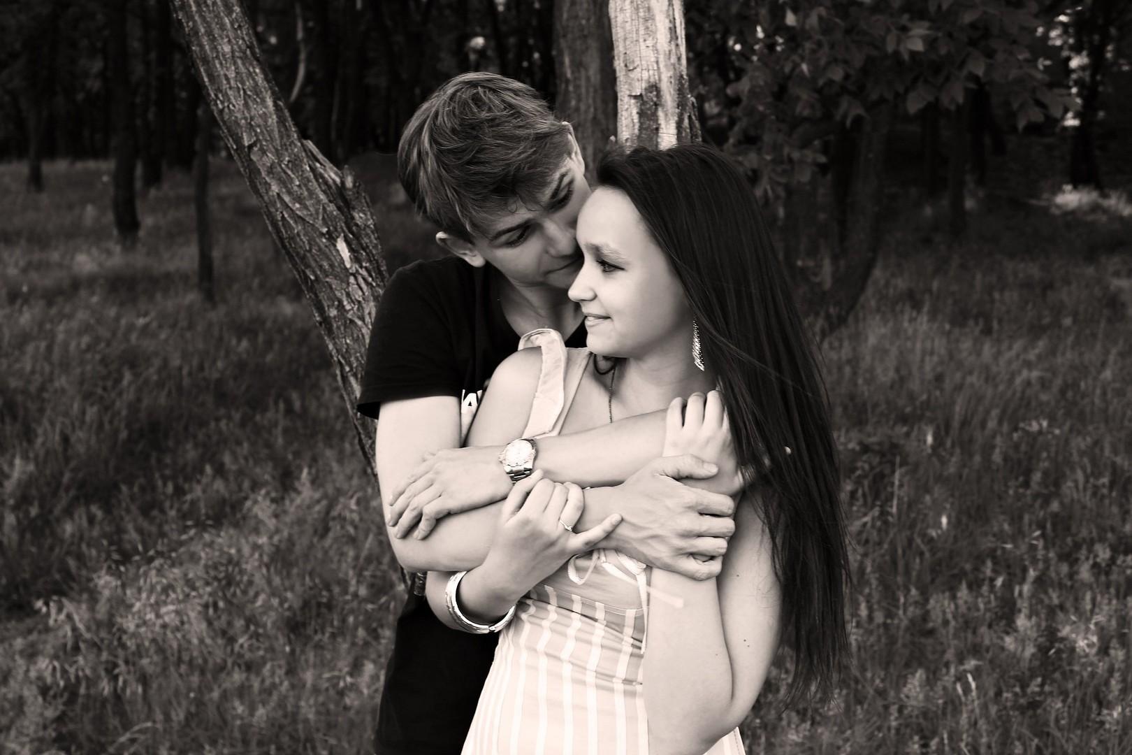 Як зрозуміти, що ти подобаєшся одруженому чоловікові: 100% точно