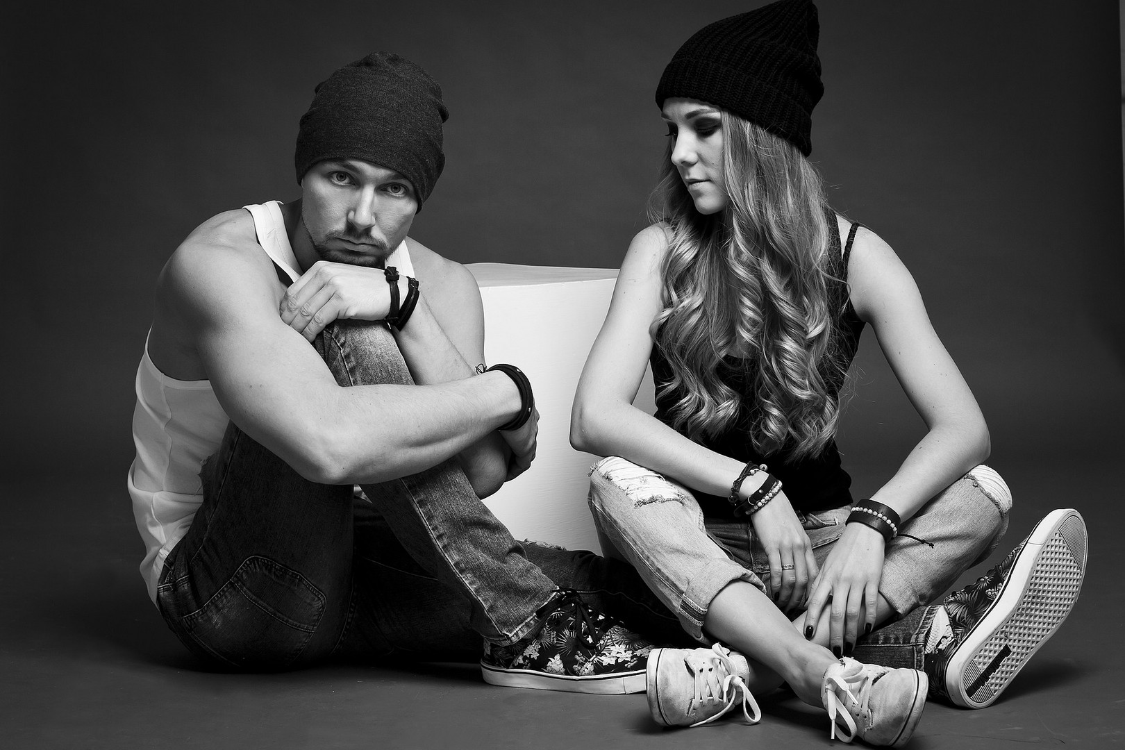 Як зрозуміти, що ти подобаєшся одруженому чоловікові: 100% точно