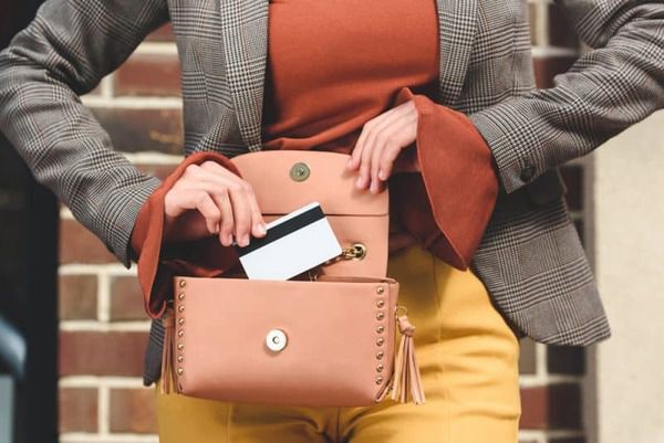 Речі, які повинні лежати у сумочці кожної жінки