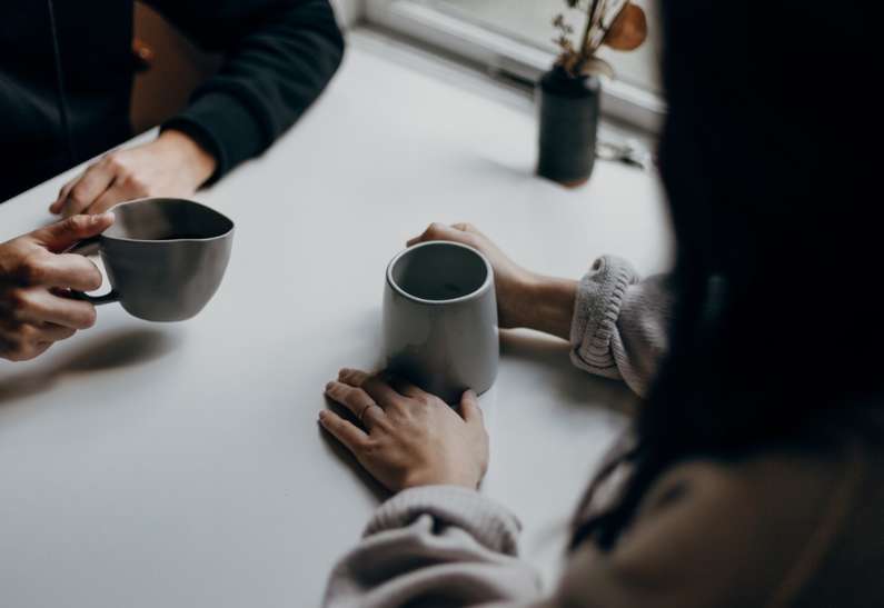 До чого свербить ліва коліна?