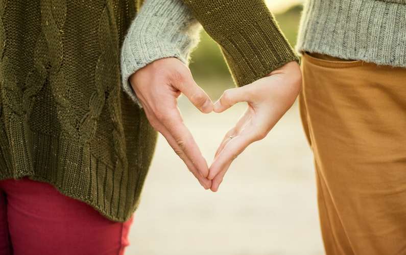 До чого свербить ліва коліна?