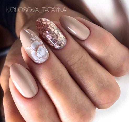 Модний манікюр: приклади красивого осіннього дизайну нігтів, які хочеться повторити