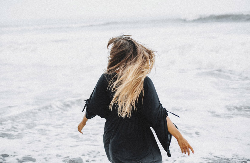 Астролог склала місячний календар стрижок на літо і розповіла, як саме Місяць впливає на стан волосся.