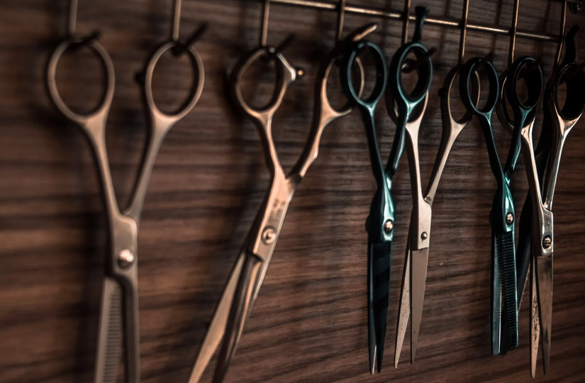 Астролог склала місячний календар стрижок на літо і розповіла, як саме Місяць впливає на стан волосся.