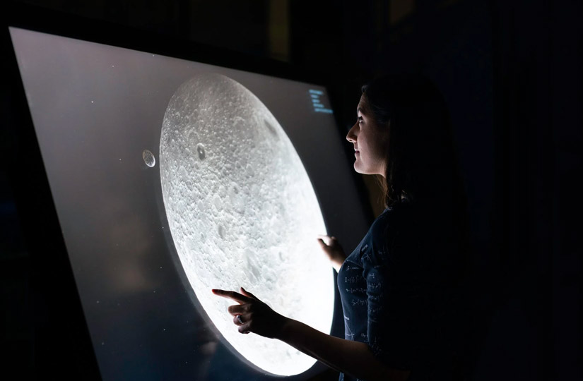 Астролог склала місячний календар стрижок на літо і розповіла, як саме Місяць впливає на стан волосся.