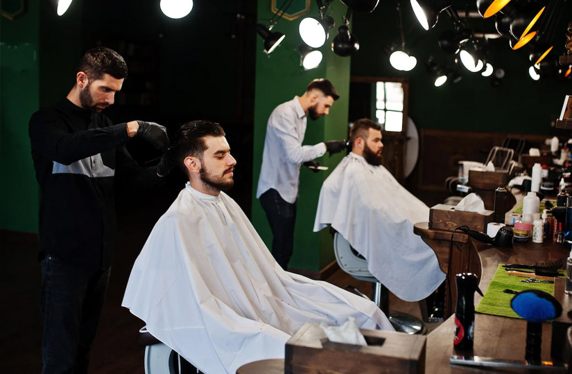 Астролог склала місячний календар стрижок на літо і розповіла, як саме Місяць впливає на стан волосся.