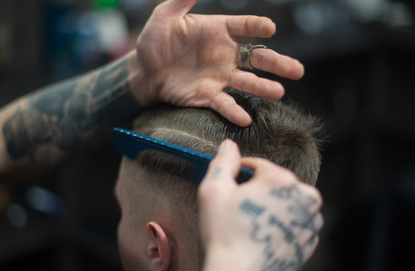 Астролог склала місячний календар стрижок на літо і розповіла, як саме Місяць впливає на стан волосся.