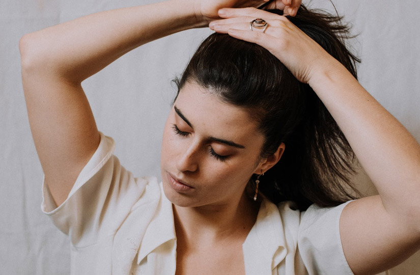 Що робити з чубчиком, поки він відростає, і як прискорити цей процес: ідеї від експерта-стиліста