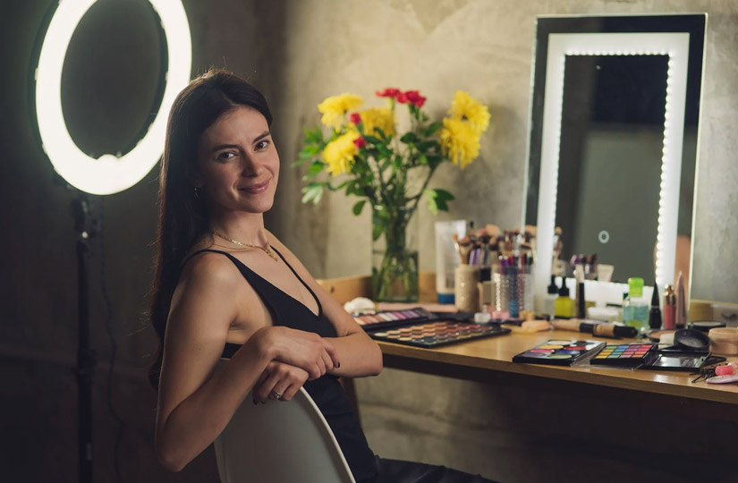 Експерт-косметолог розповіла, чи можна користуватися тональним кремом щодня і як вибрати правильний засіб при проблемній шкірі.
