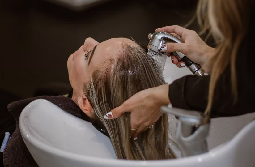 До чого призводить рідкісне миття волосся і чому безсульфатний шампунь – не панацея