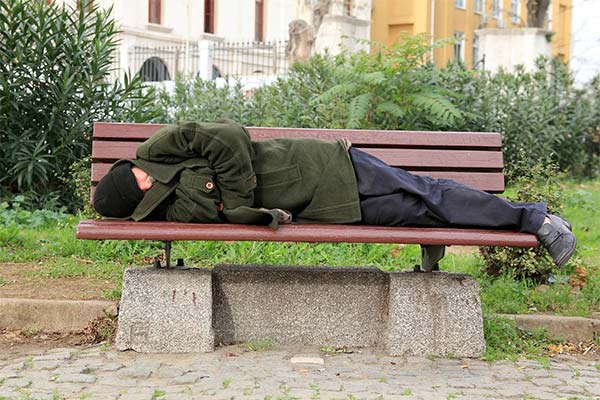 До чого сниться бомж жінці чи чоловікові — 68 тлумачень із різних сонників.