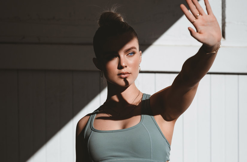 Косметолог розповіла, як вибрати SPF-захист під тип шкіри, чи можна поєднувати її з іншими засобами і якщо так, то з якими