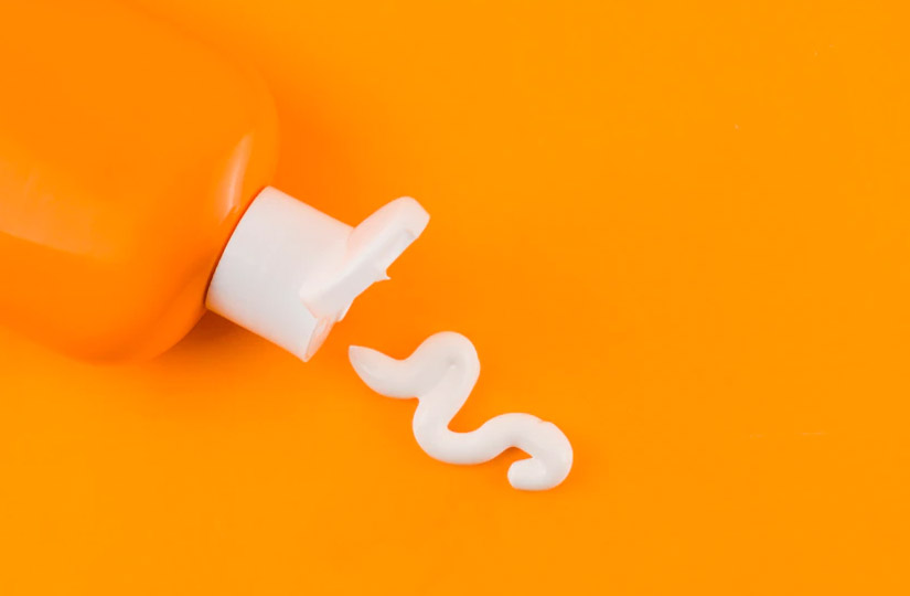 Косметолог розповіла, як вибрати SPF-захист під тип шкіри, чи можна поєднувати її з іншими засобами і якщо так, то з якими