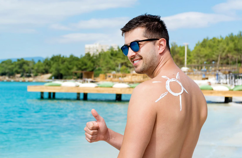 Косметолог розповіла, як вибрати SPF-захист під тип шкіри, чи можна поєднувати її з іншими засобами і якщо так, то з якими