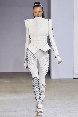 Космічні тренди: мода, яка натхненна космосом