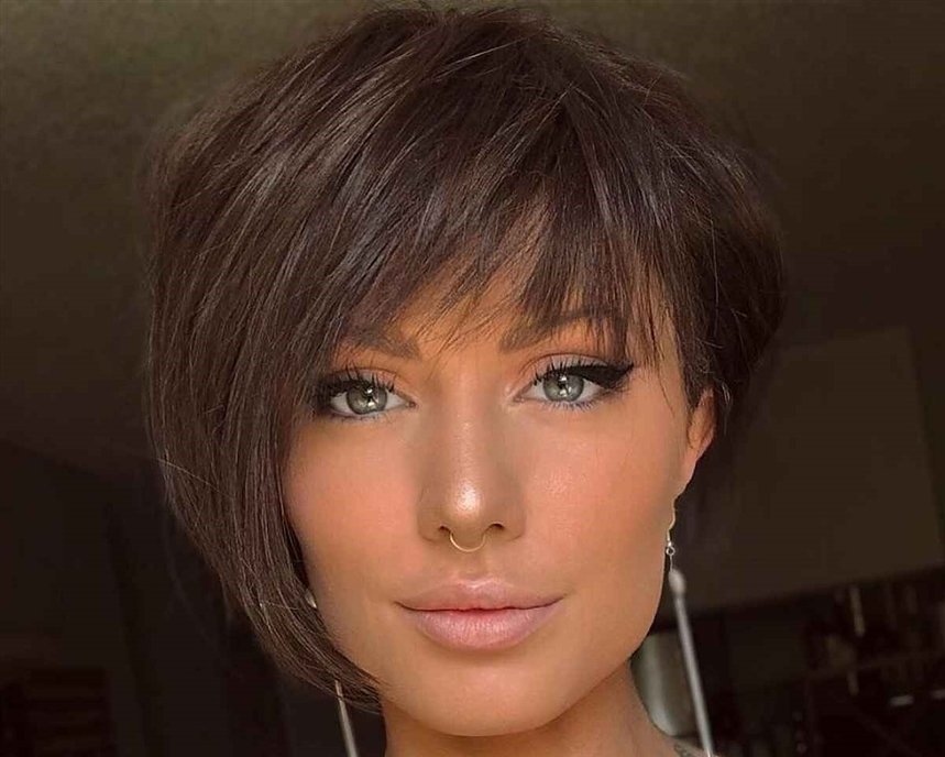 Модні стрижки з косою чубком: фото