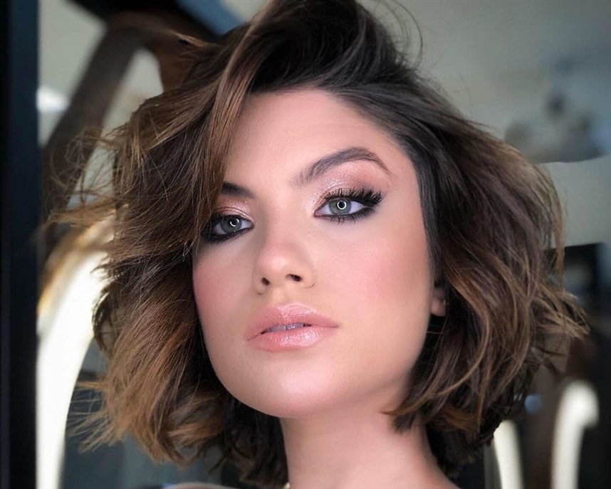 Модні стрижки з косою чубком: фото