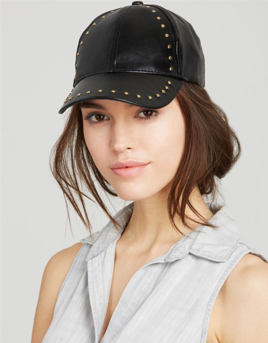 Модні жіночі бейсболки 2022: фото образів