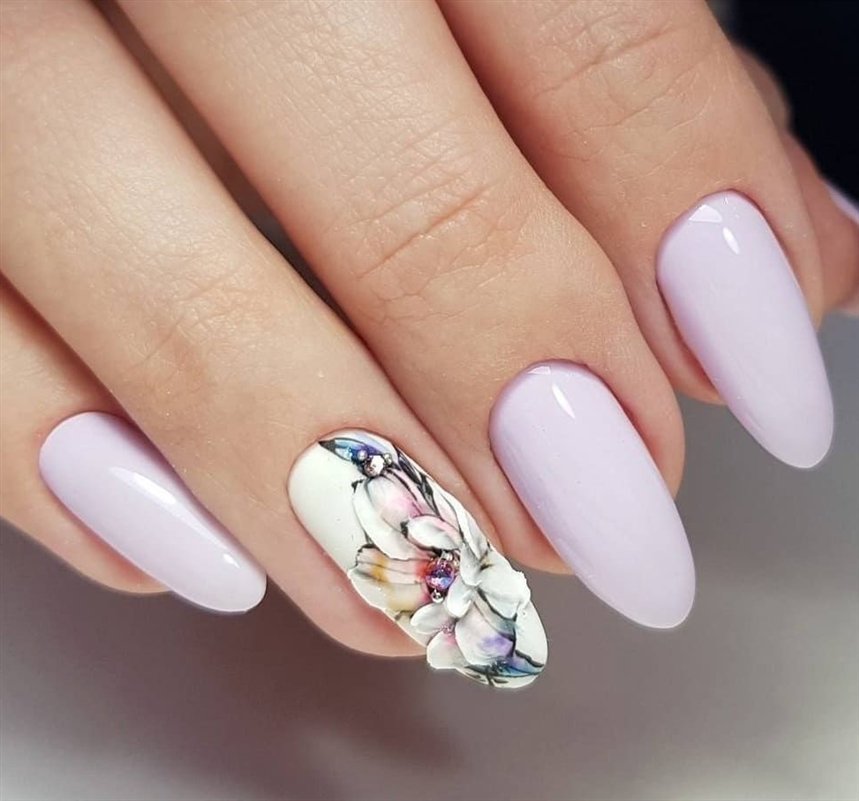 Модний манікюр на квітень 2022 року: ідеї, фото