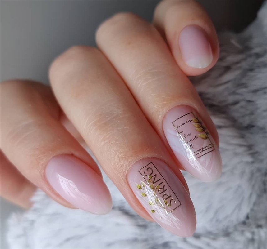 Модний манікюр на квітень 2022 року: ідеї, фото