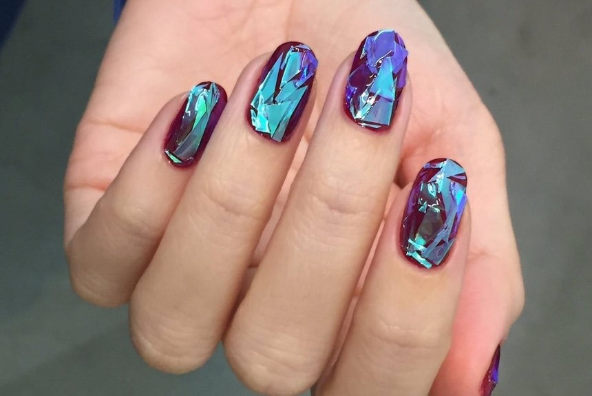 Модний манікюр зі слюдою: фото