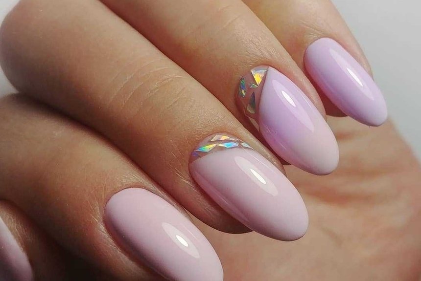 Модний манікюр зі слюдою: фото