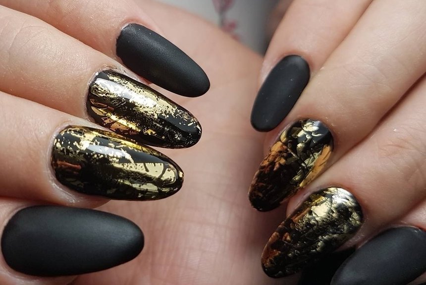 Модний манікюр зі слюдою: фото