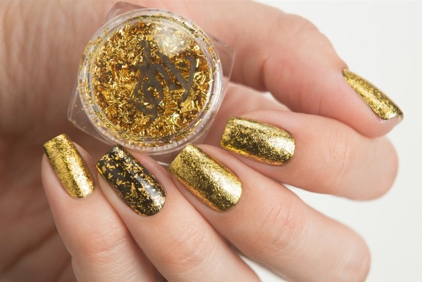 Модний манікюр зі слюдою: фото