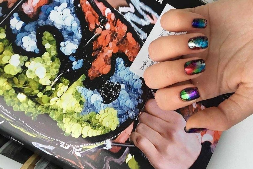 Модний манікюр зі слюдою: фото