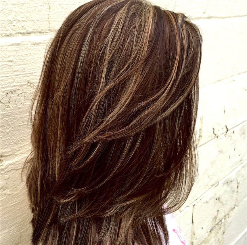 Зачіски та стрижки, які повнять: фото